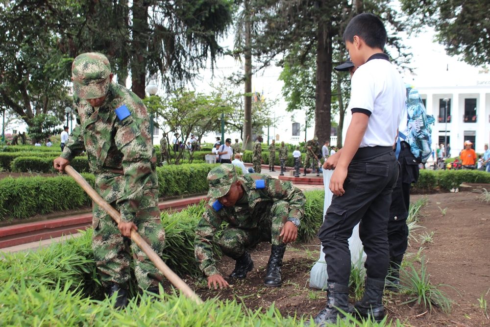 ejercito y policia civica juvenil