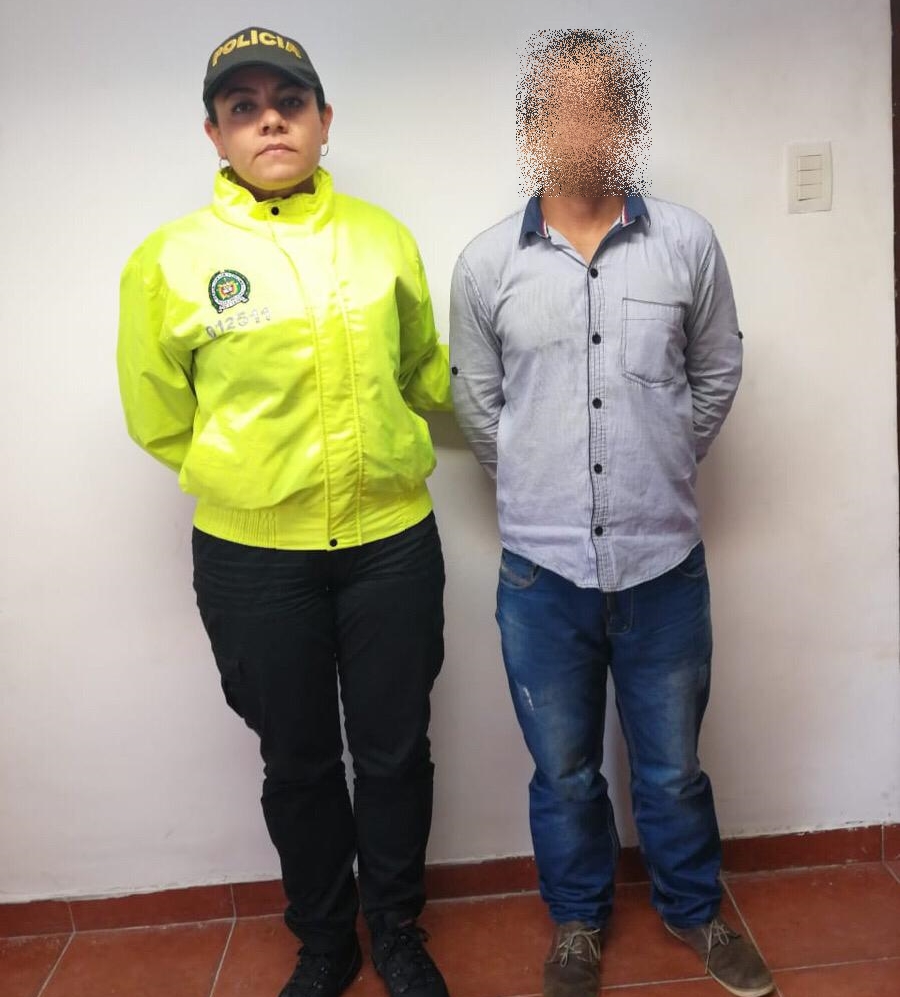 Hombre Partes intimas a niño