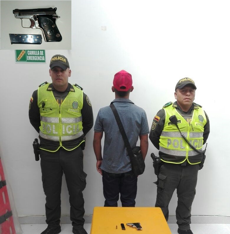 ADOLESCENTE Y ARMA