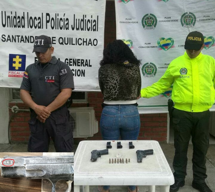 Mujer Capturada Con Armas