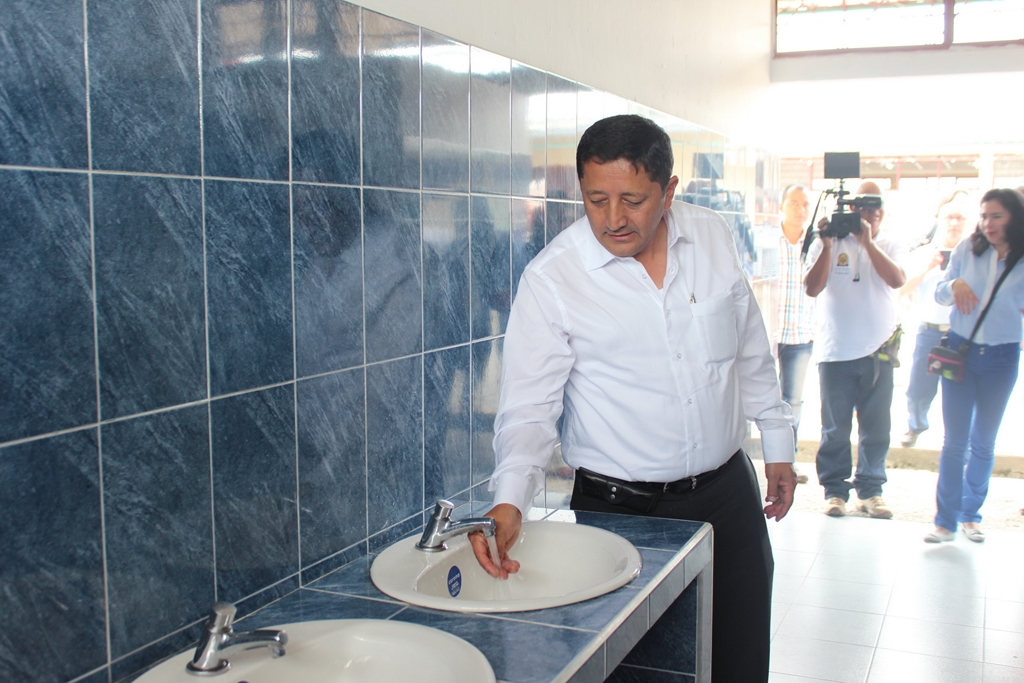 entrega de baterias sanitarias comuneros