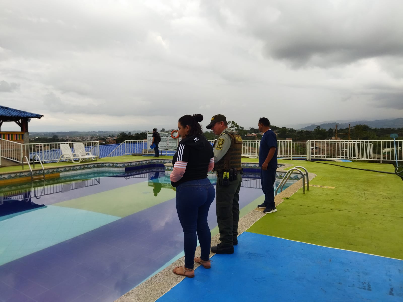 Policia Piscinas 05