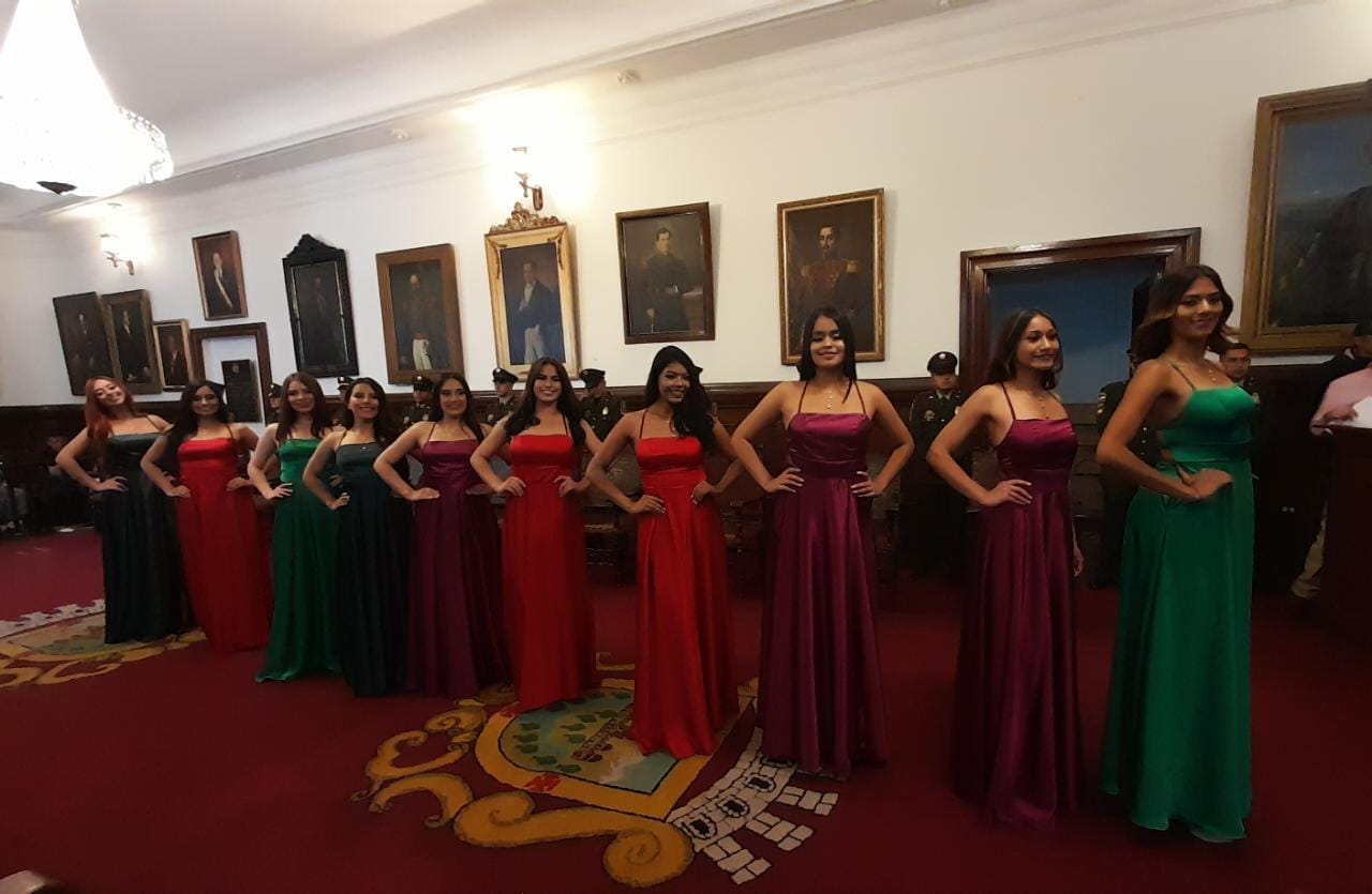 Reinas Desfile