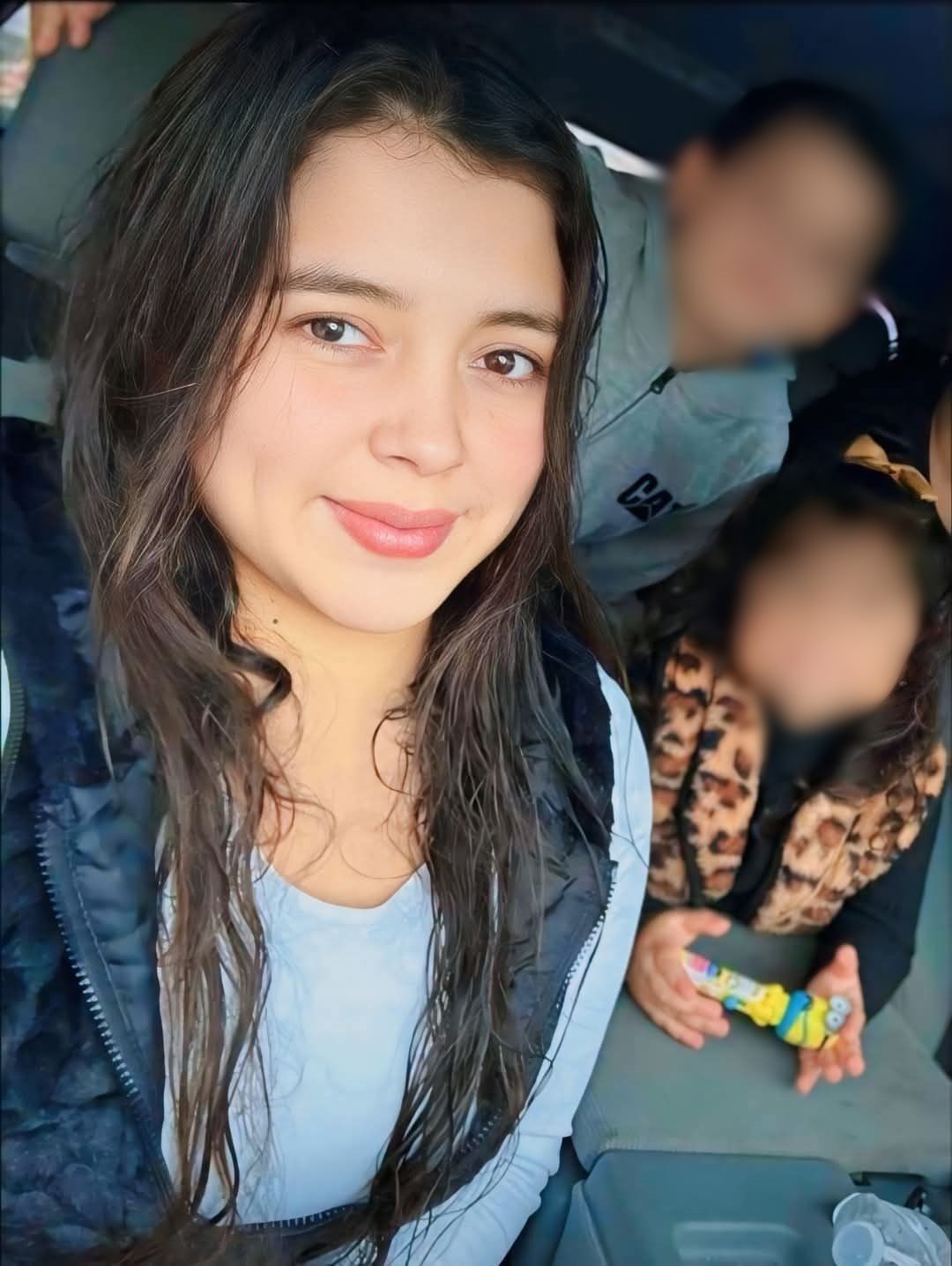 Mujer Asesinada con suds dos hijos en USA